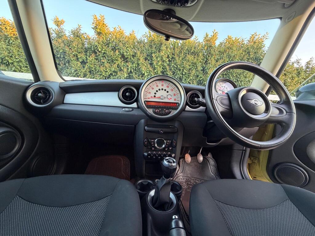 2010 MINI Hatch thumbnail 2