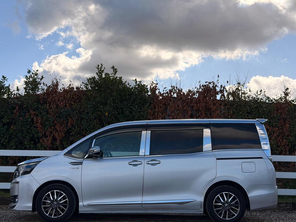 2014 Toyota Voxy thumbnail 16