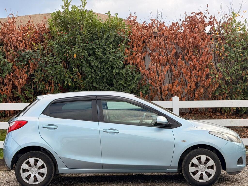 2011 Mazda Mazda2 thumbnail 19