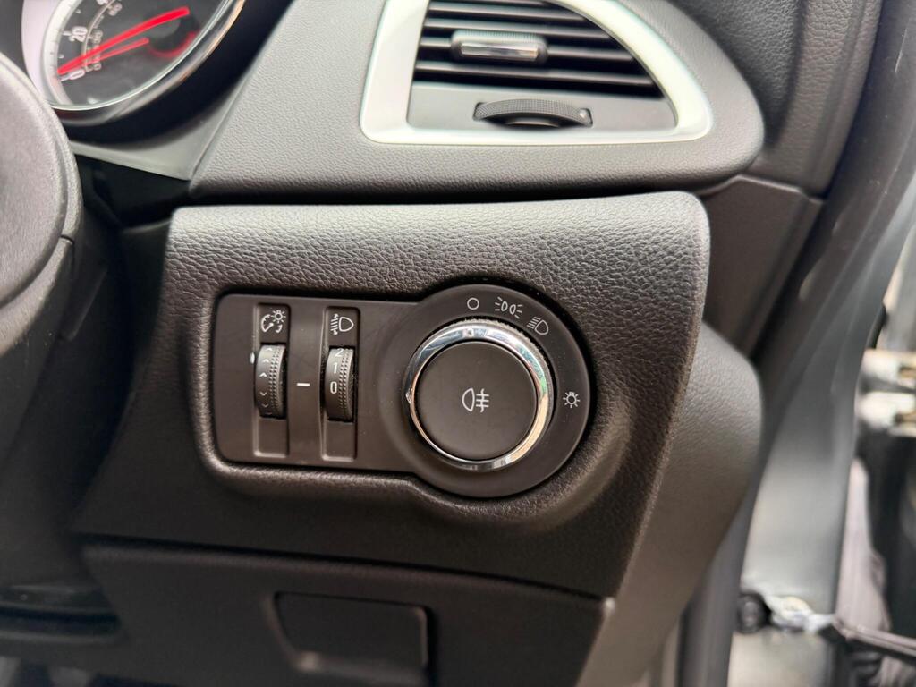 2015 Vauxhall Astra thumbnail 17
