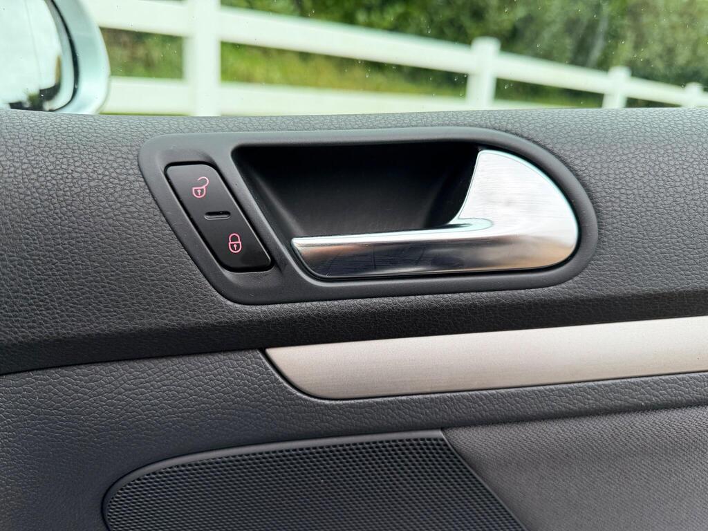 2008 Volkswagen Golf thumbnail 23