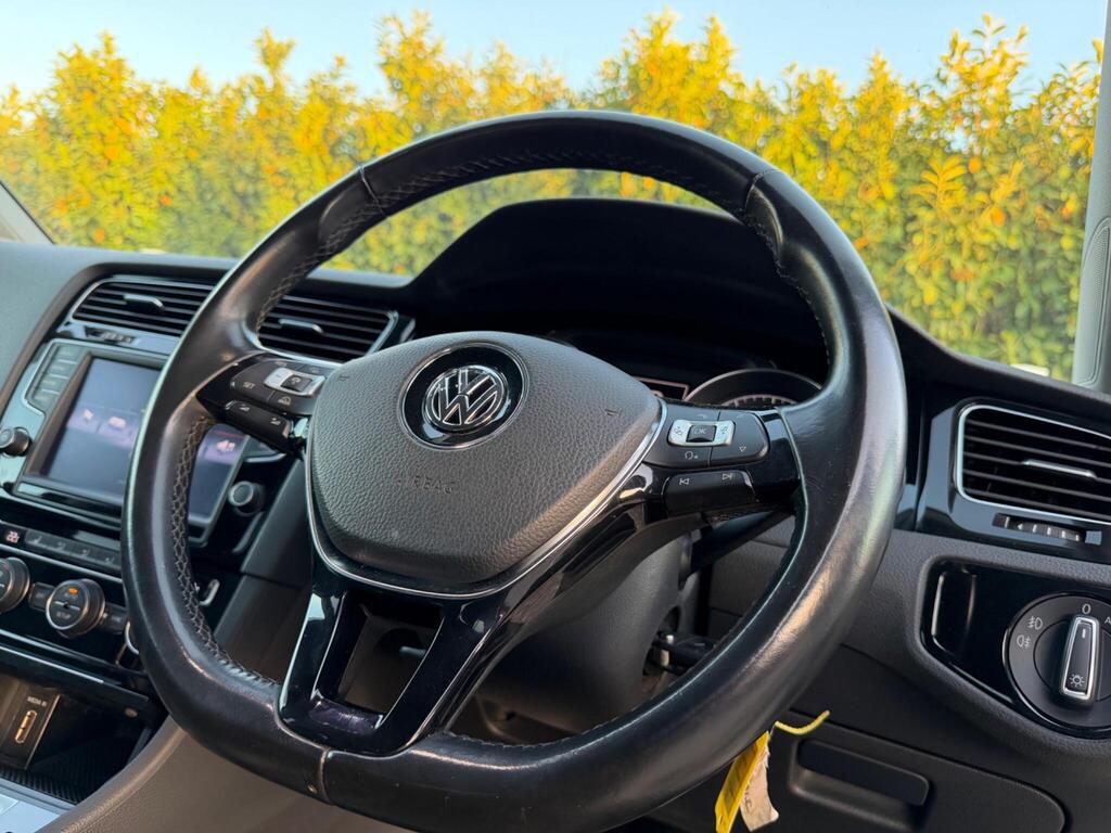 2013 Volkswagen Golf thumbnail 32