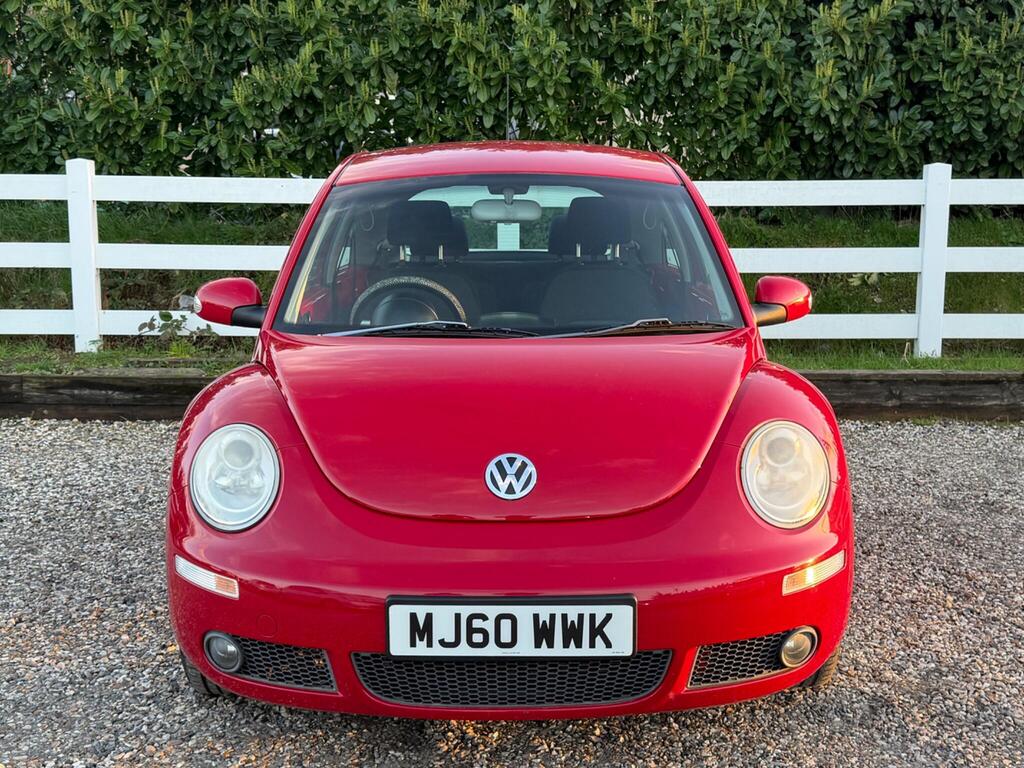 2010 Volkswagen Beetle thumbnail 3