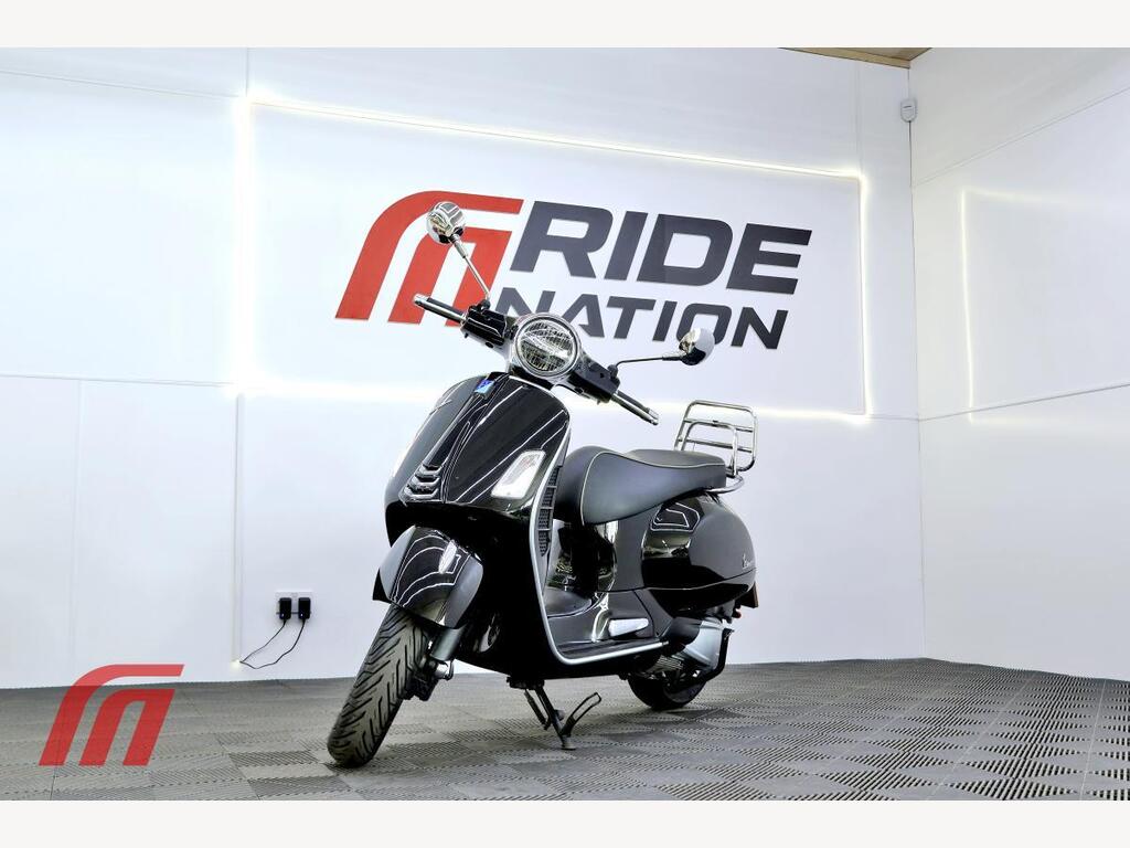 Piaggio Vespa GTS 300