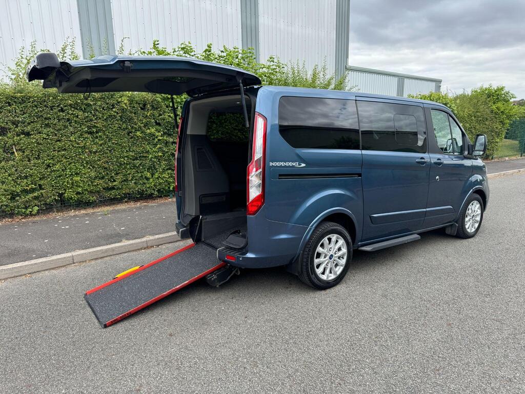 Ford Tourneo Custom Minibus 2.0 320 EcoBlue Titanium Auto L1 Euro 6 (s/s) 5dr