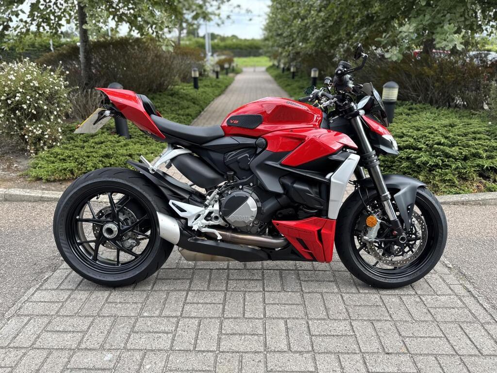 Ducati Streetfighter V2