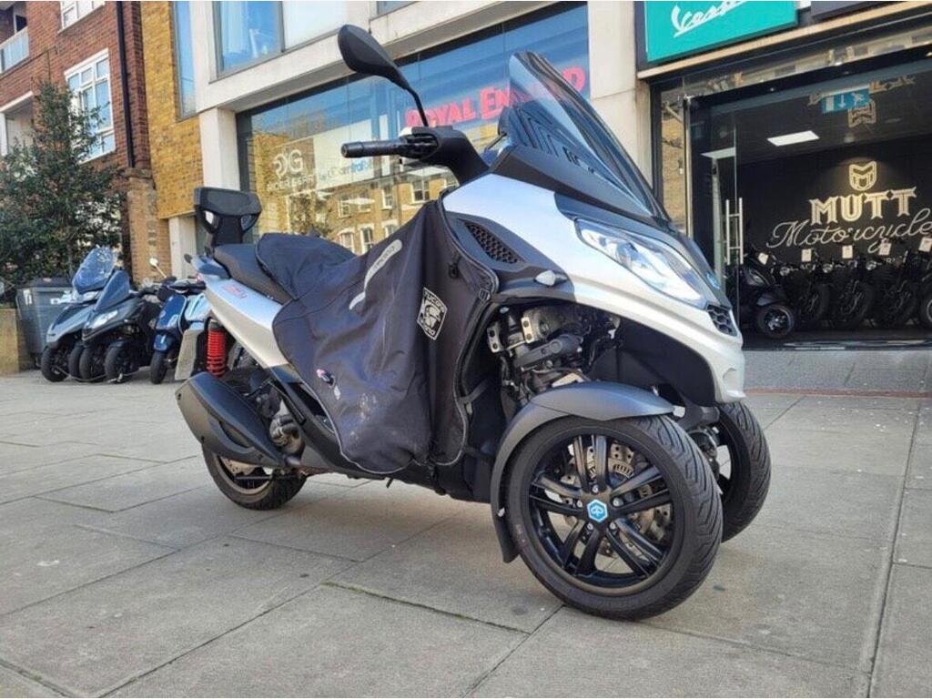 Piaggio MP3 300