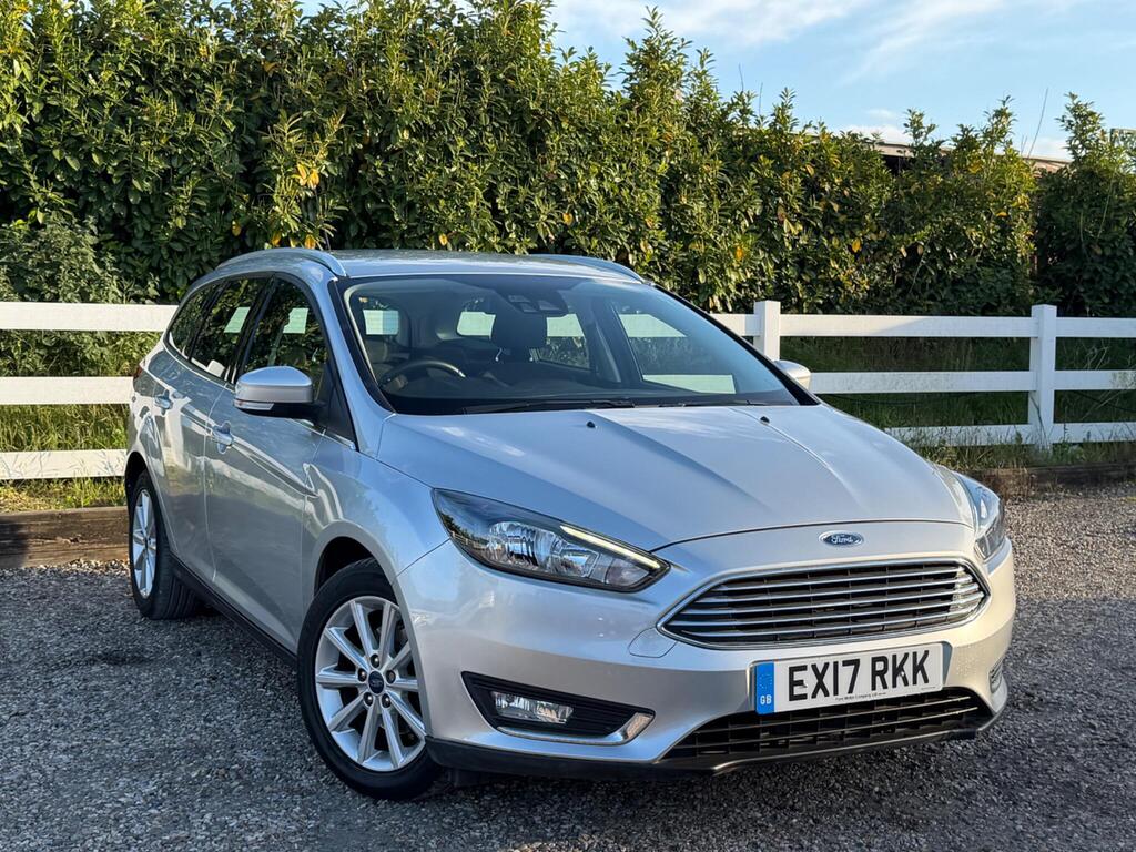 2017 Ford Focus thumbnail 6