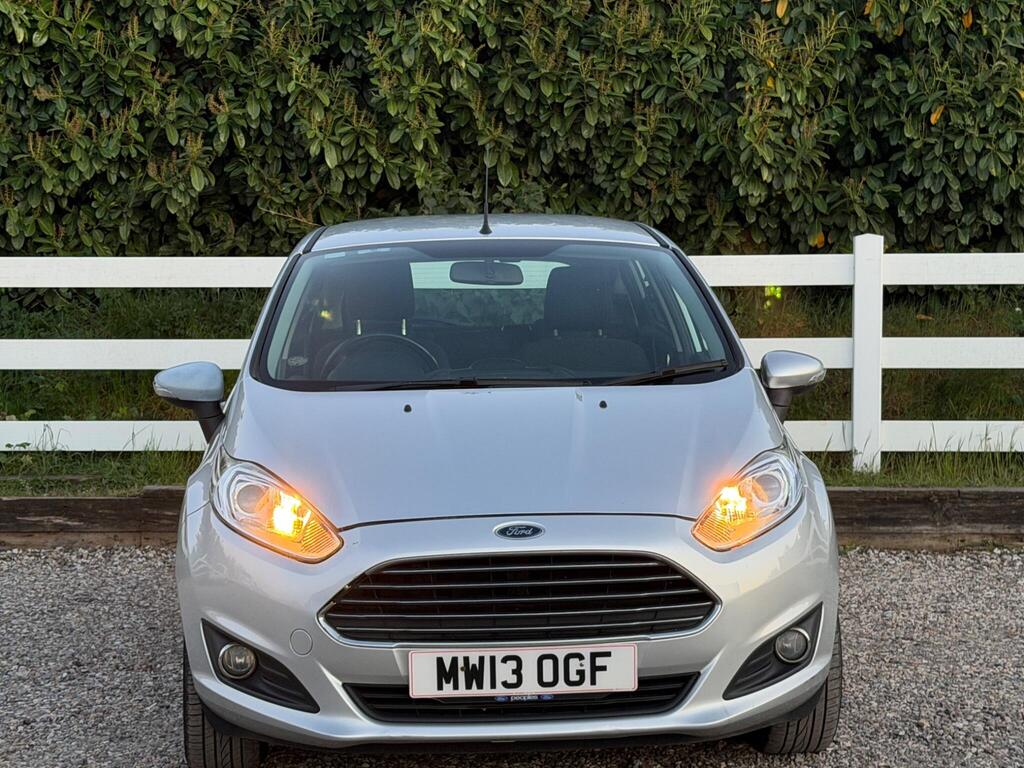 2013 Ford Fiesta thumbnail 4