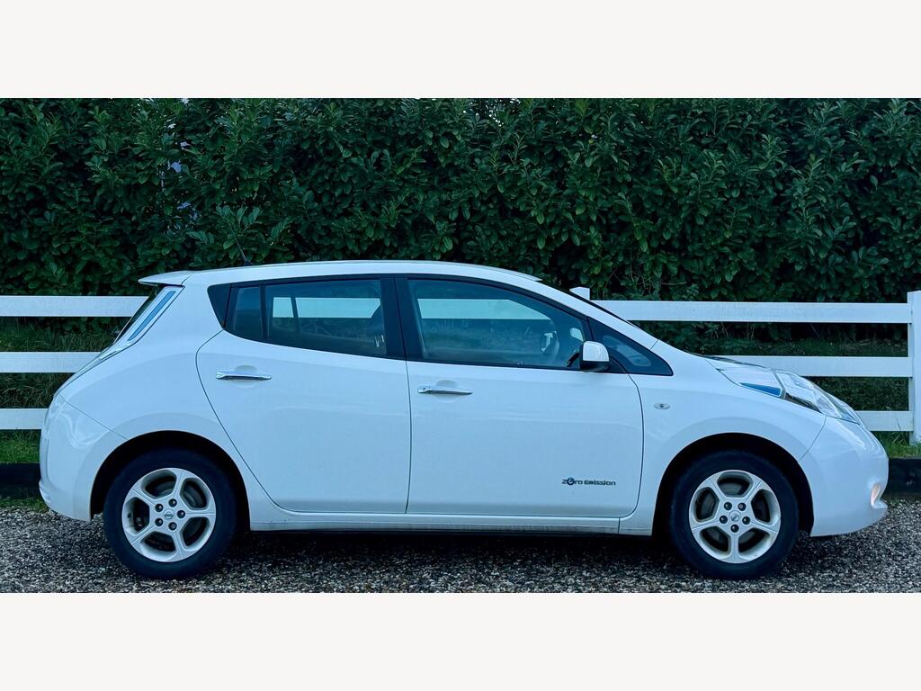 2017 Nissan Leaf thumbnail 11