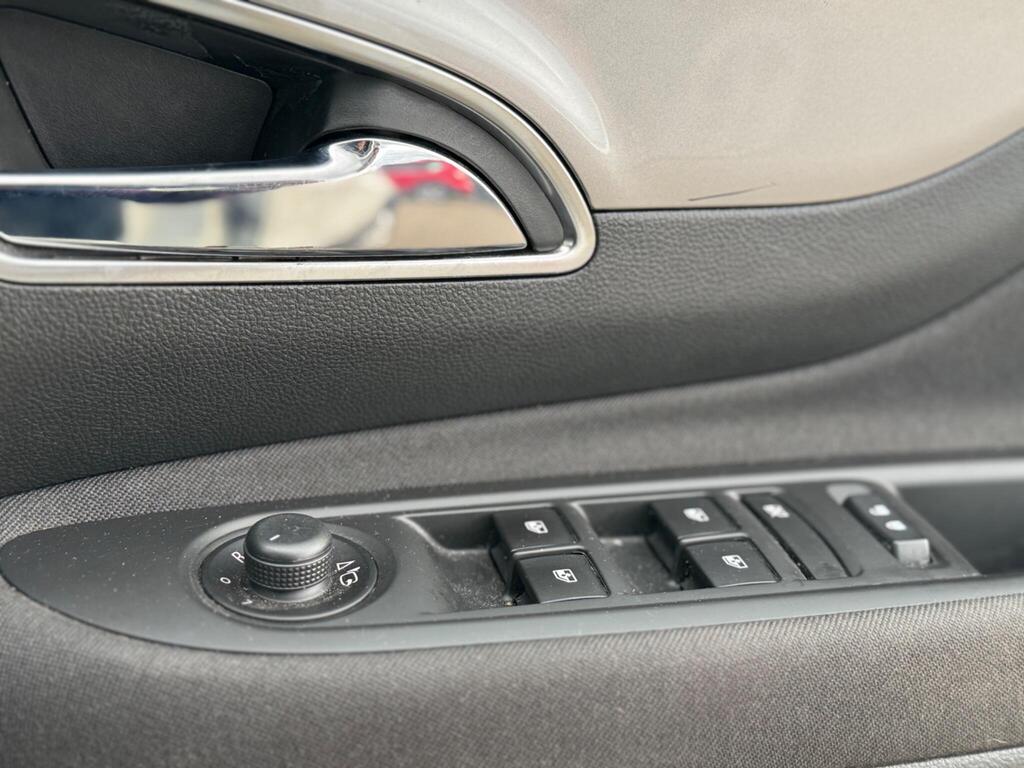 Vauxhall Mokka 1.6 CDTi Tech Line 4WD Euro 6 (s/s) 5dr thumbnail 22