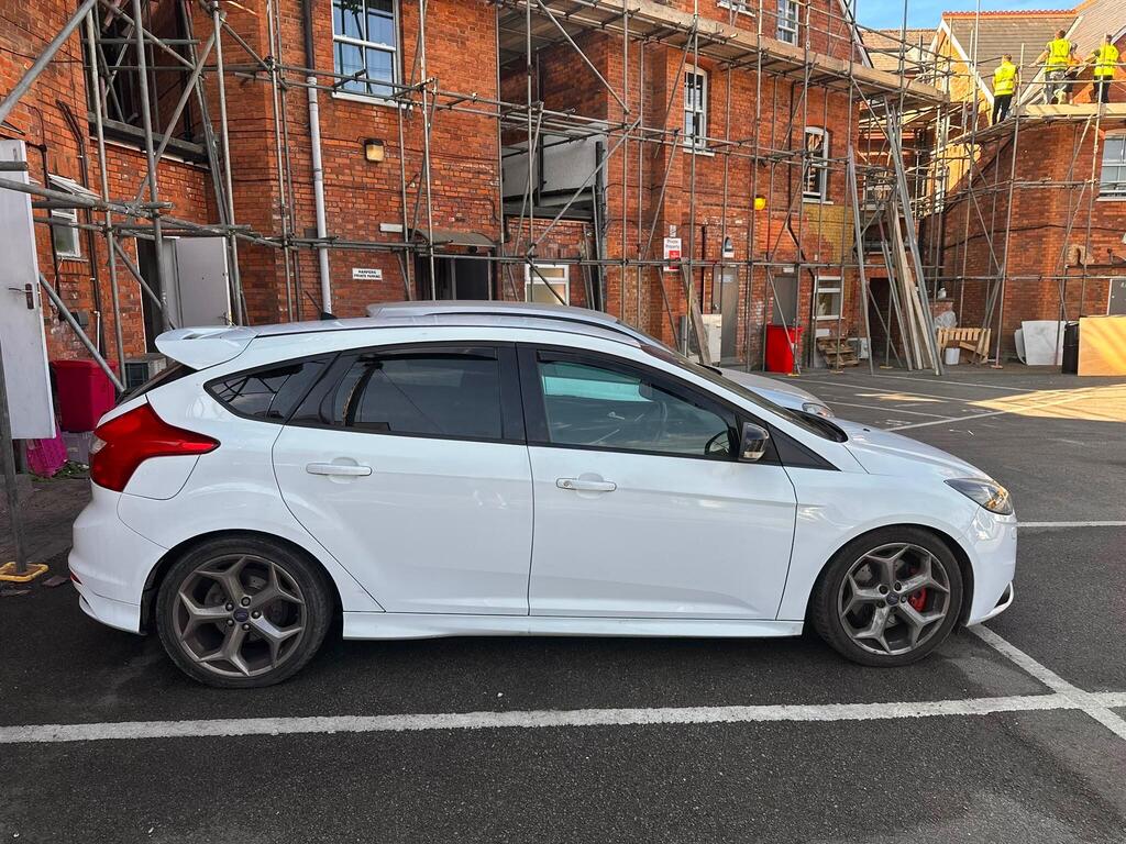 Ford Focus Hatchback 2.0T EcoBoost ST-2 Euro 5 (s/s) 5dr