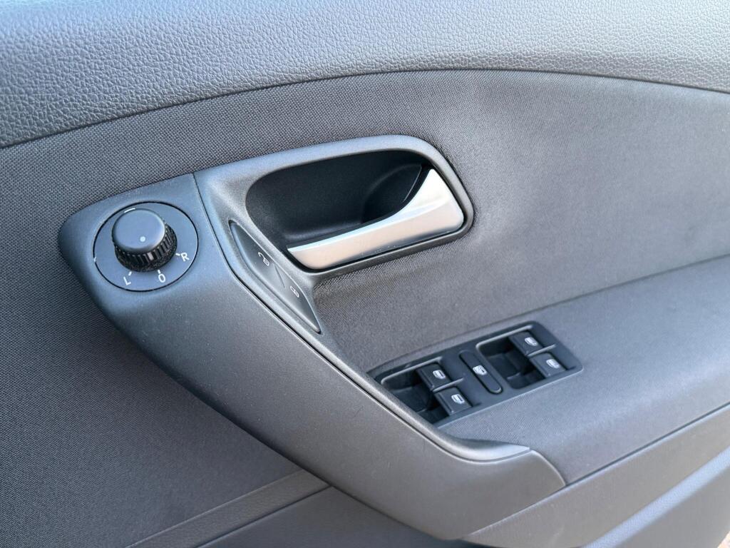 2014 Volkswagen Polo thumbnail 24