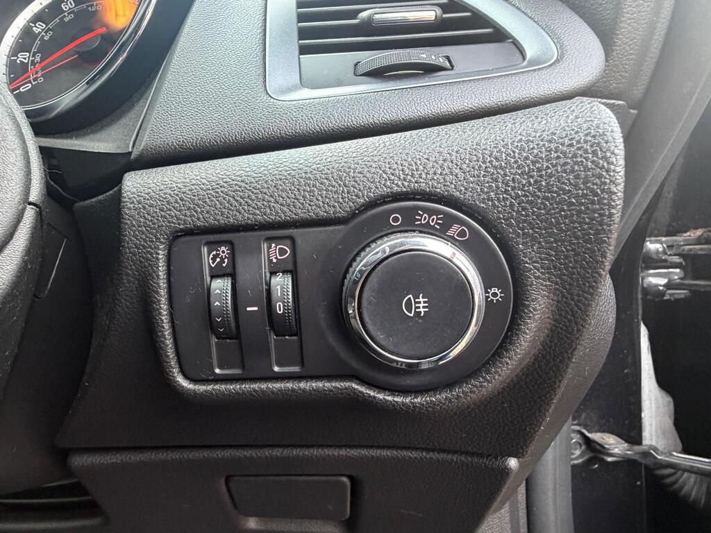 2015 Vauxhall Astra thumbnail 22