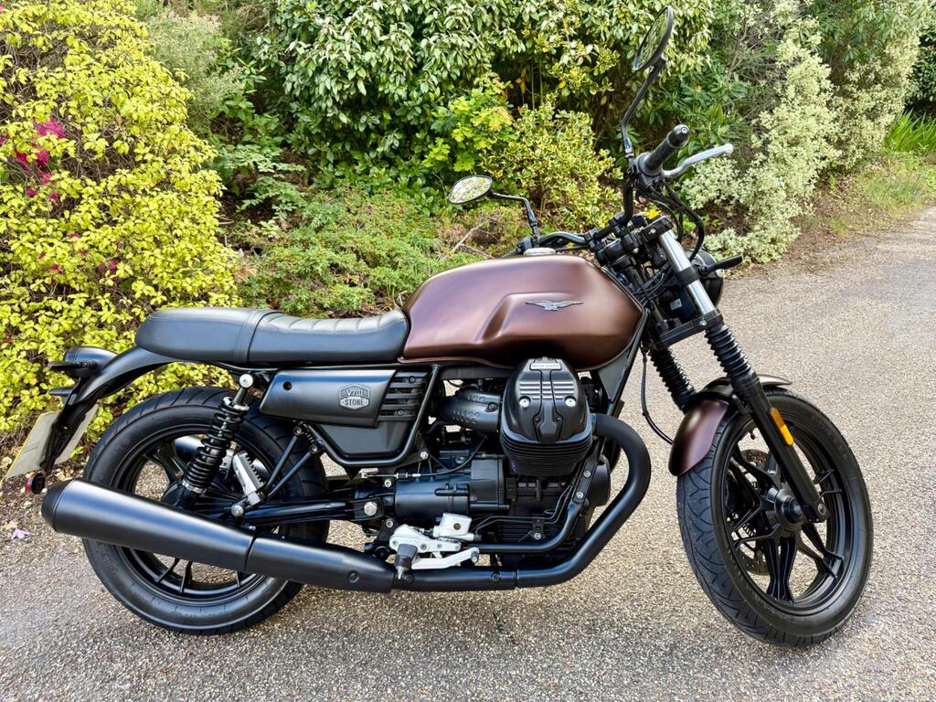 Moto Guzzi V7 Roadster/Retro 744 III Stone Night Pack Euro 4