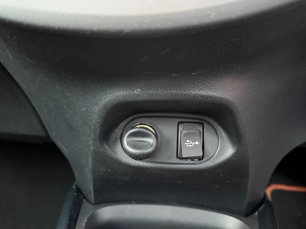 Toyota Yaris 1.5 VVT-h Orange Edition E-CVT Euro 6 5dr thumbnail 27