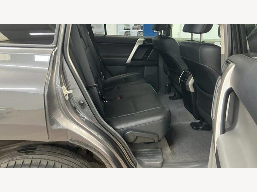 2010 Toyota Land Cruiser thumbnail 11