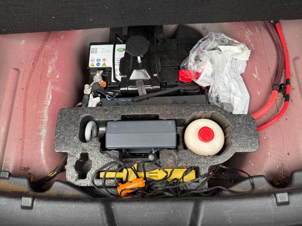 2015 Jaguar XE thumbnail 30