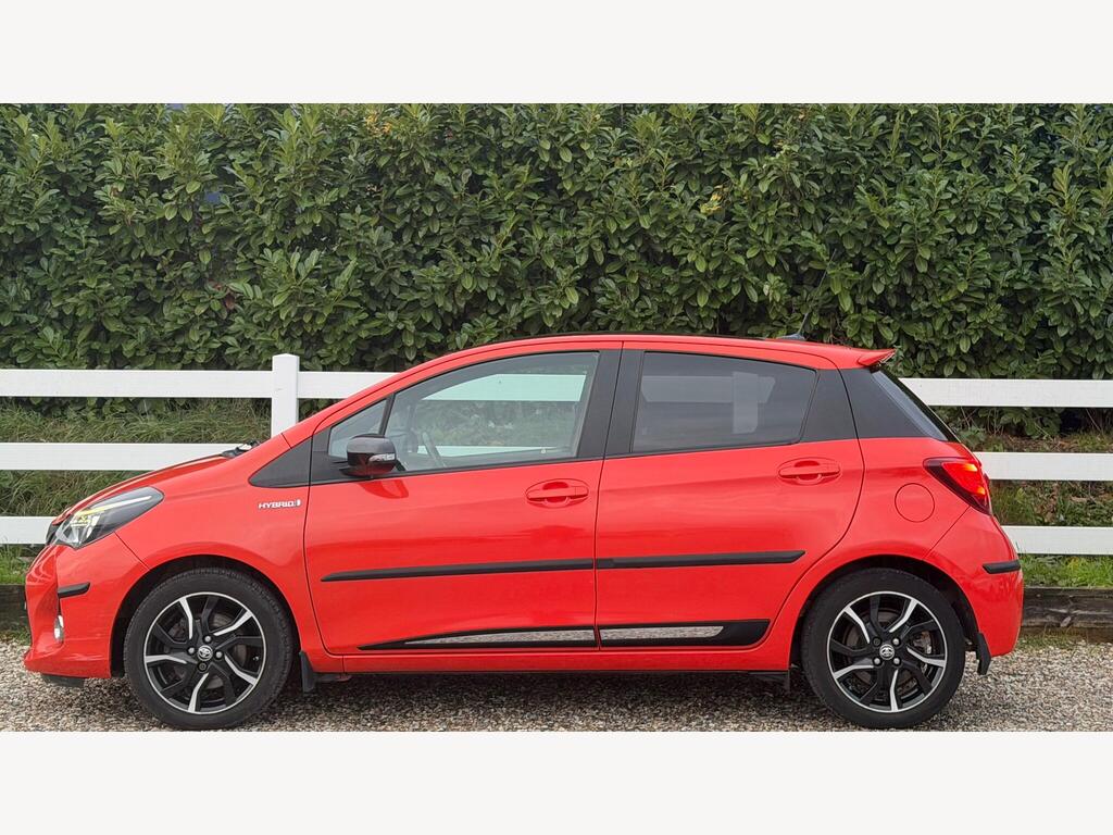 Toyota Yaris 1.5 VVT-h Orange Edition E-CVT Euro 6 5dr thumbnail 17