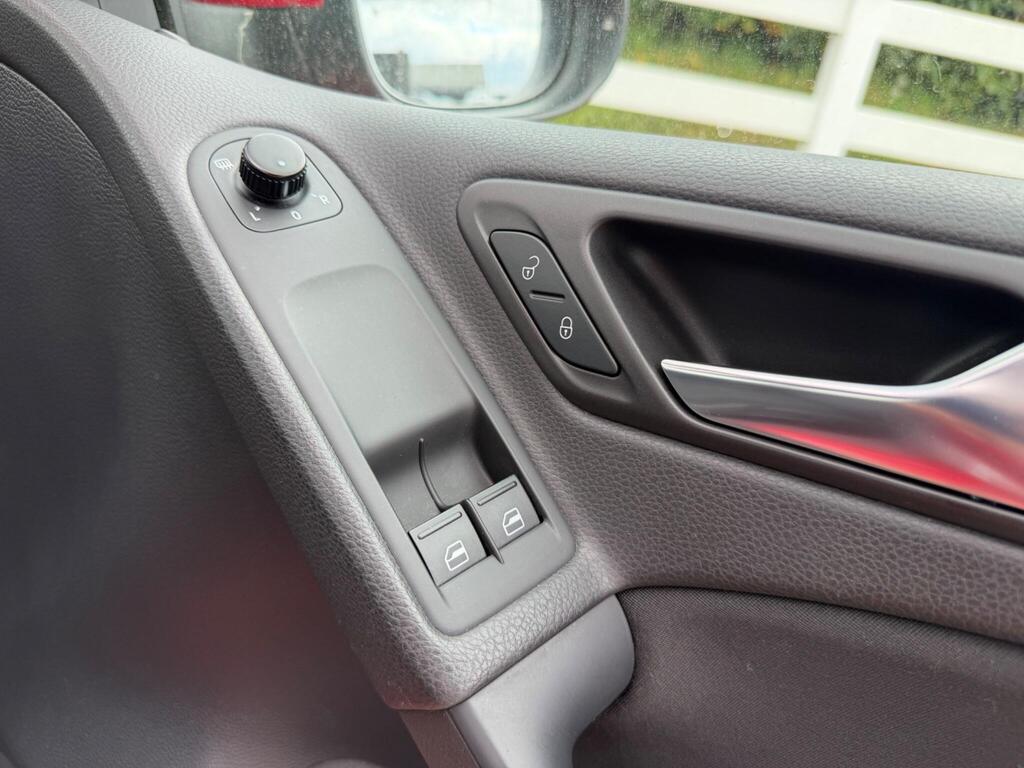 2010 Volkswagen Golf thumbnail 29