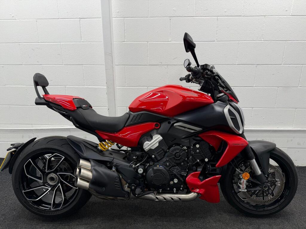 Ducati Diavel V4