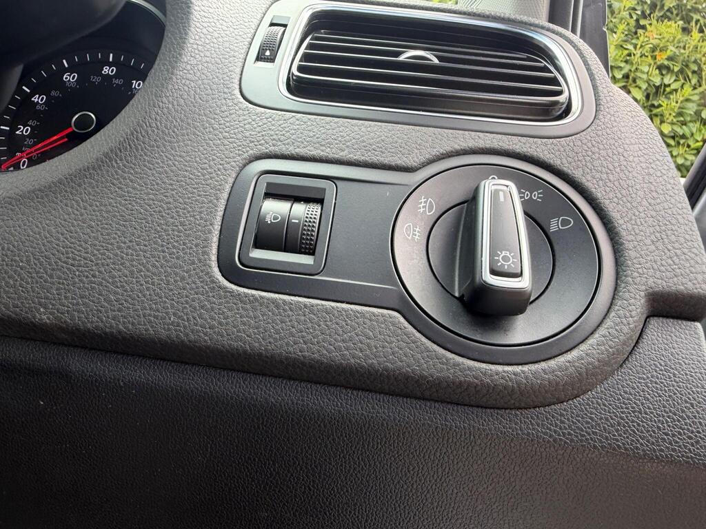 2016 Volkswagen Polo thumbnail 20