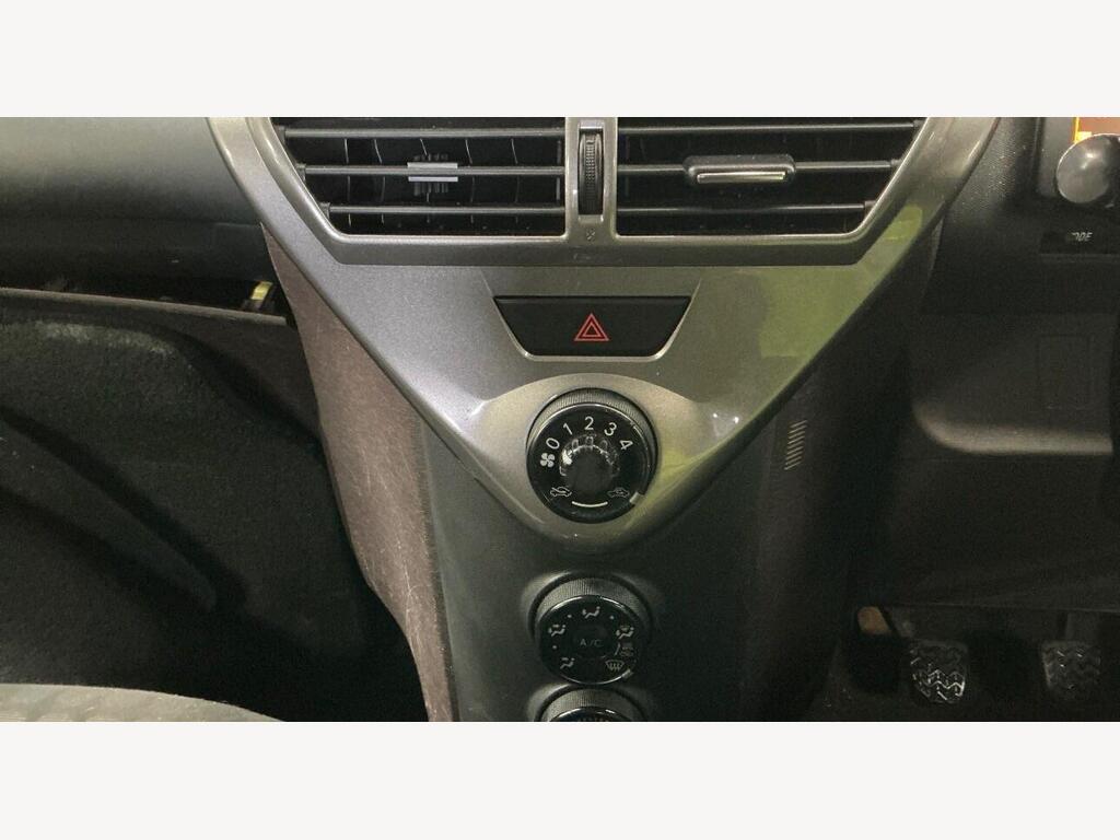 2010 Toyota iQ thumbnail 7