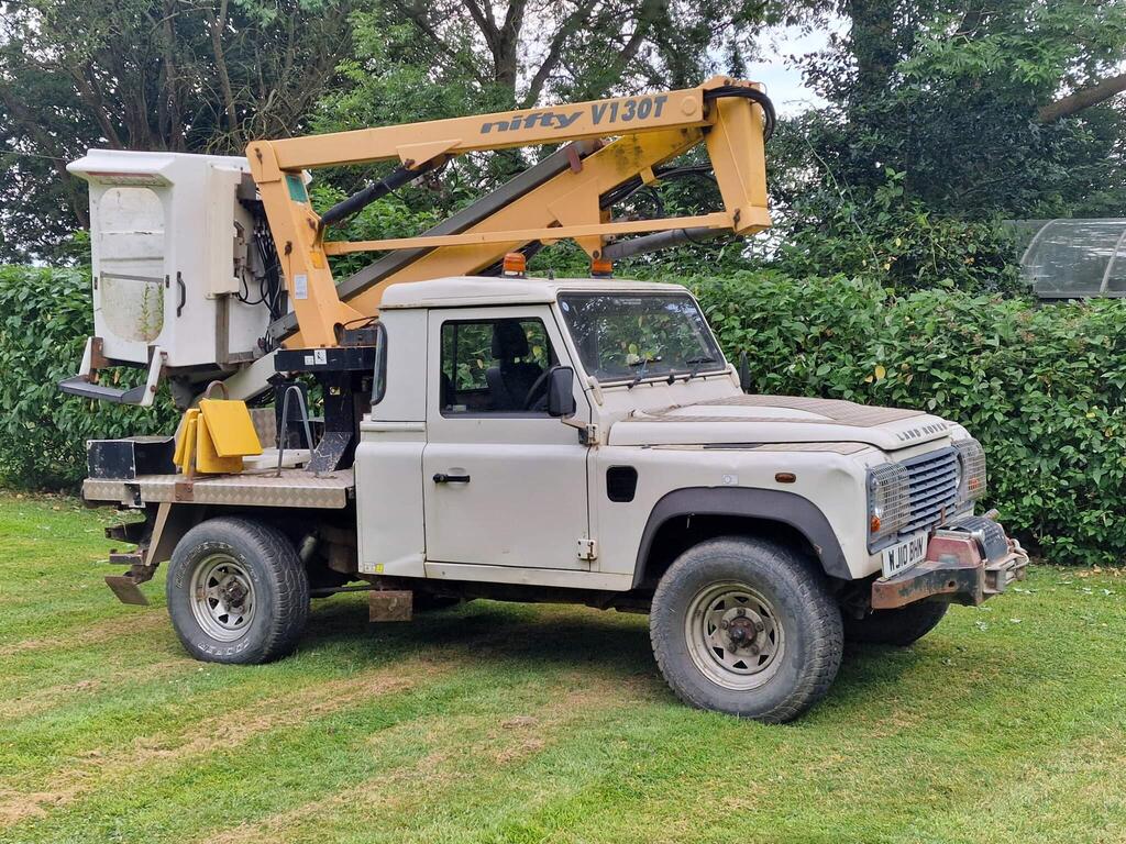 Land Rover Defender 110
