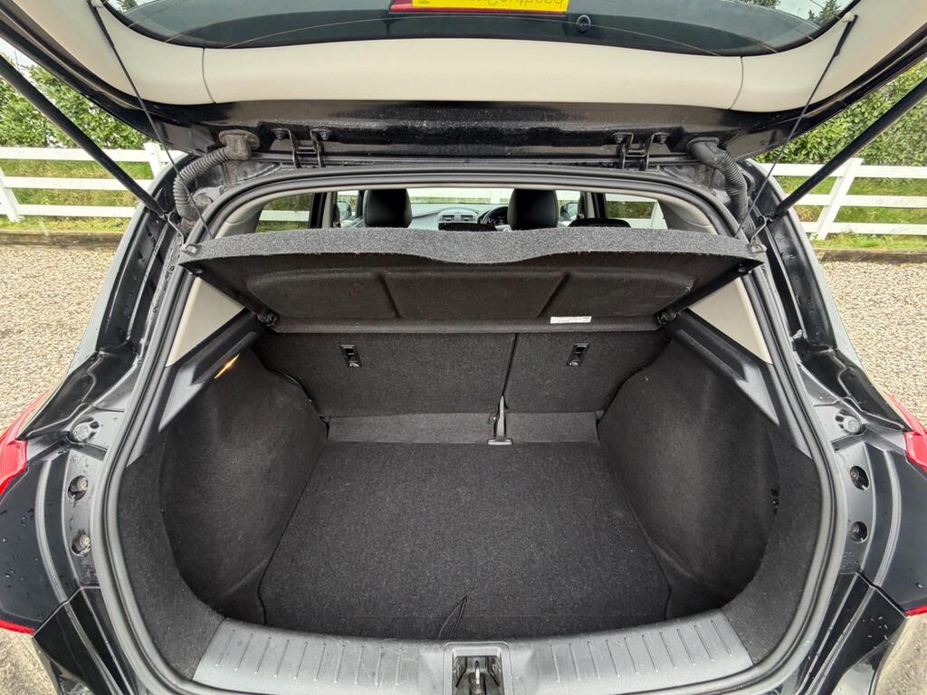 2017 Nissan Pulsar thumbnail 26