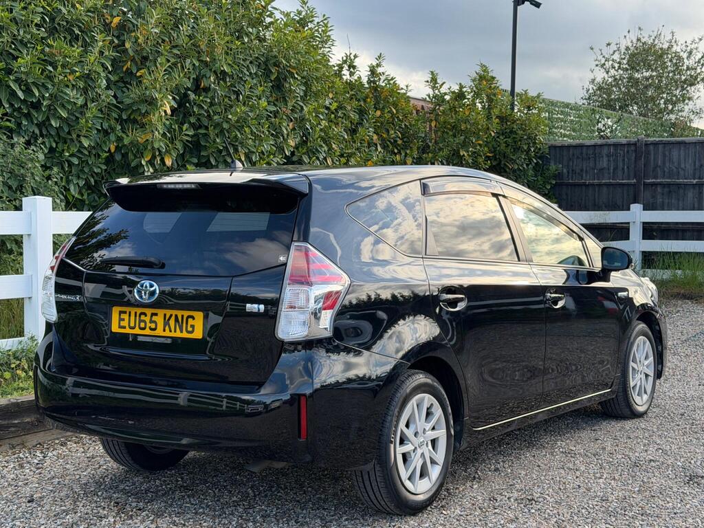 2015 Toyota Prius+ thumbnail 11