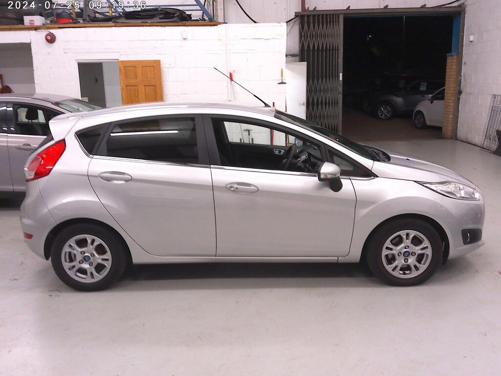 Ford Fiesta Hatchback 1.6 TDCi ECOnetic Titanium Euro 5 (s/s) 5dr