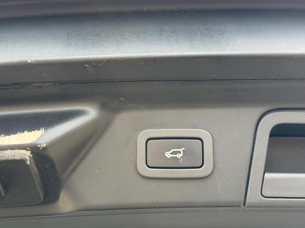 2017 Land Rover Range Rover Velar thumbnail 31