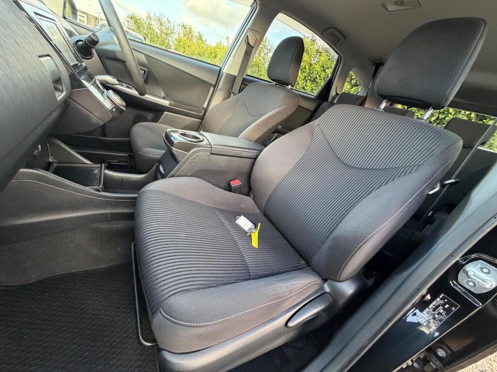 2015 Toyota Prius+ thumbnail 26