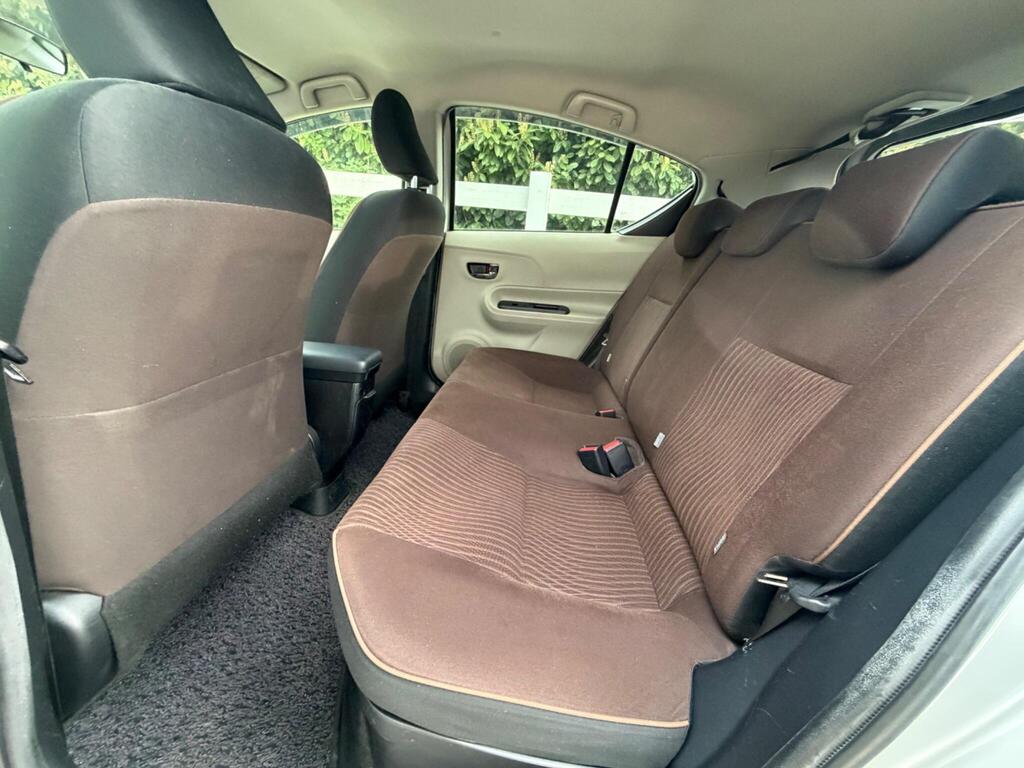 2012 Toyota Aqua thumbnail 21