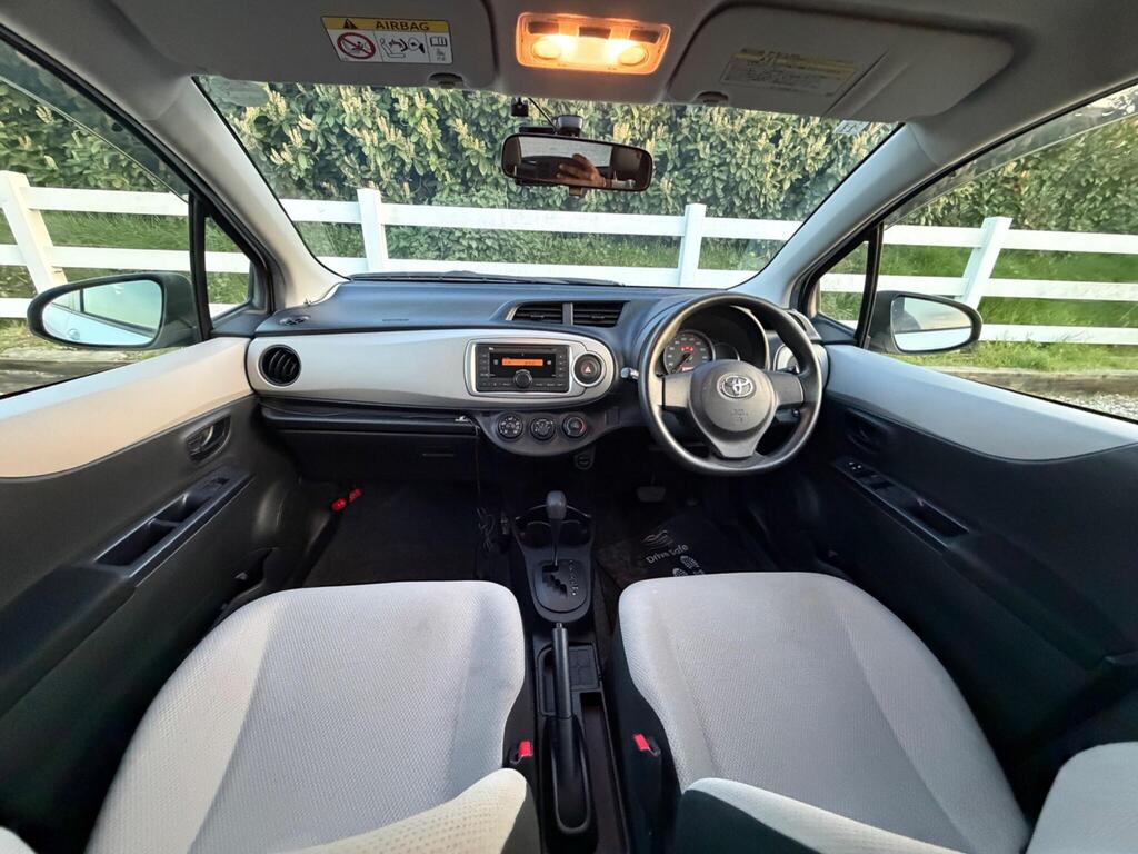 2012 Toyota Yaris thumbnail 16