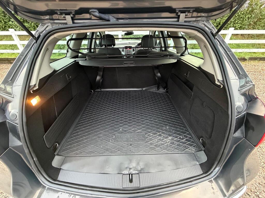 Vauxhall Astra 1.6 CDTi ecoFLEX Tech Line Sports Tourer Euro 6 (s/s) 5dr thumbnail 26