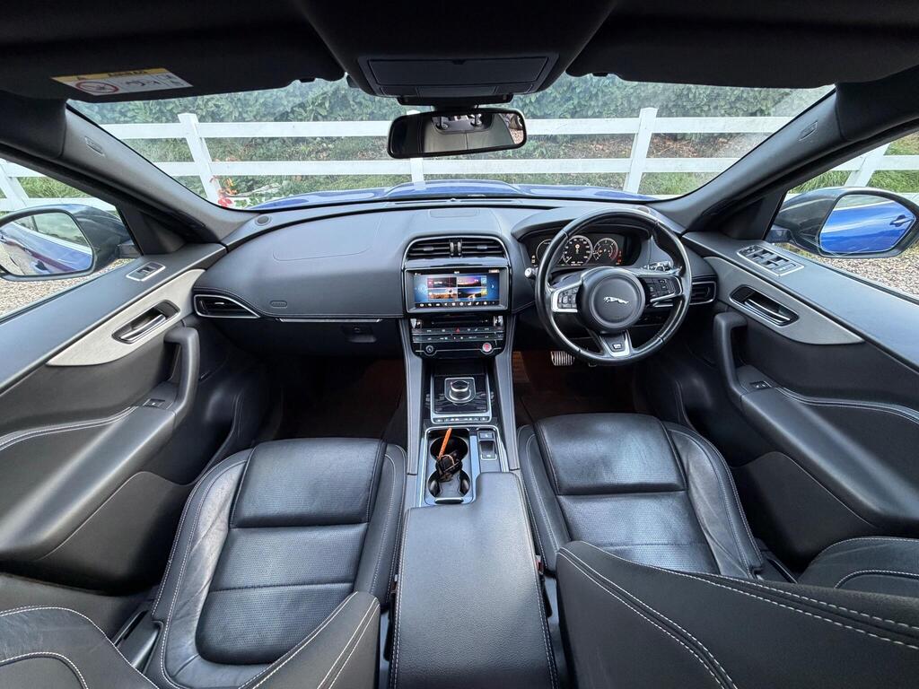Jaguar F-PACE 2.0 D180 R-Sport Auto AWD Euro 6 (s/s) 5dr thumbnail 23