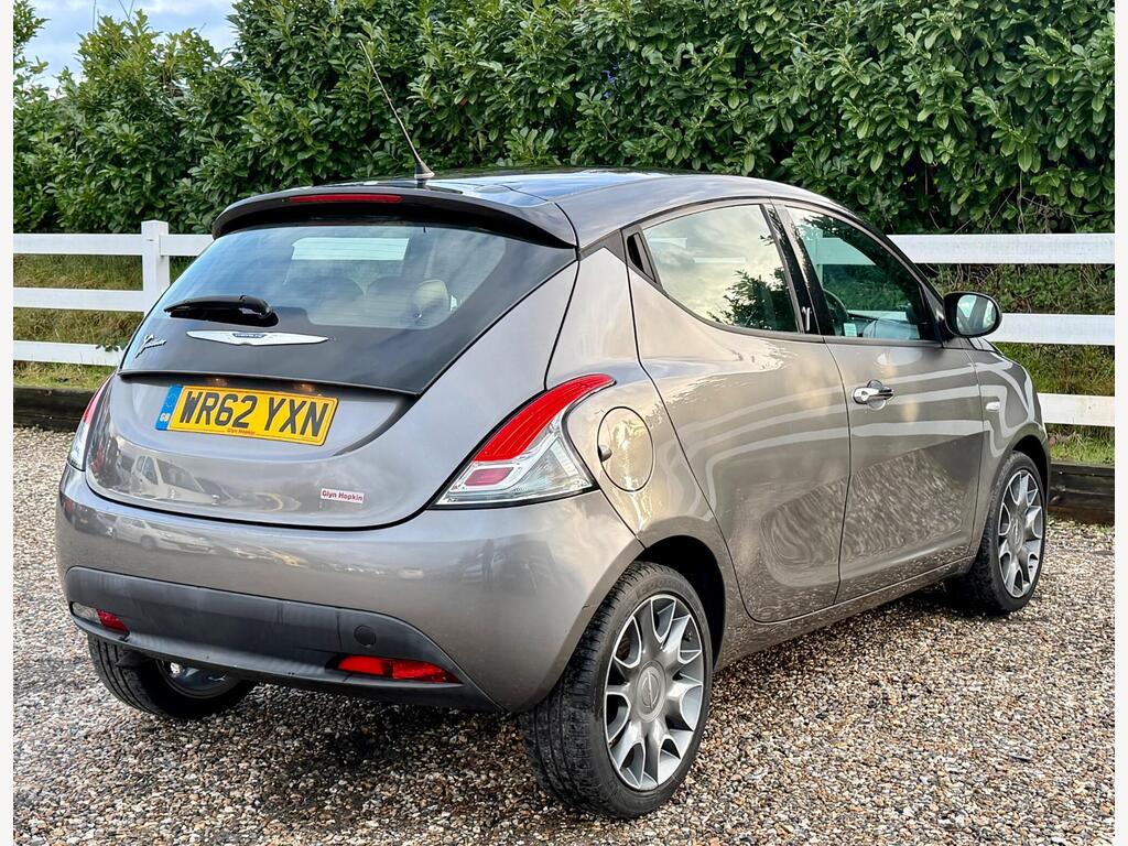 2013 Chrysler Ypsilon thumbnail 12