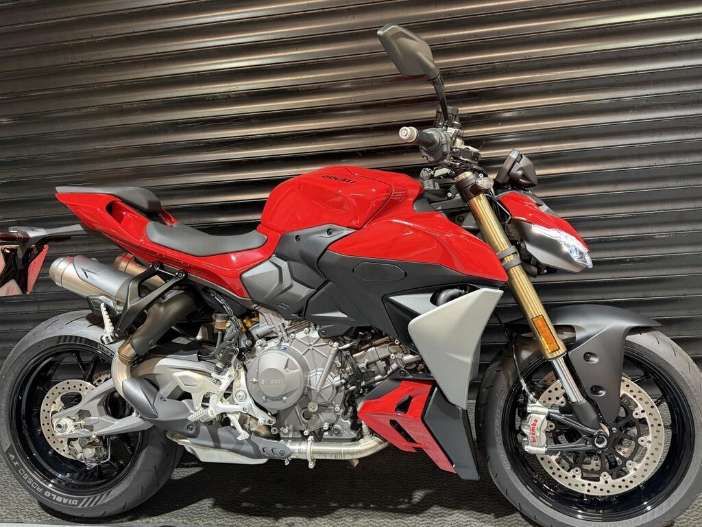 Ducati Streetfighter V2