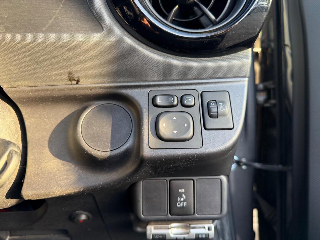 2015 Toyota Aqua thumbnail 20