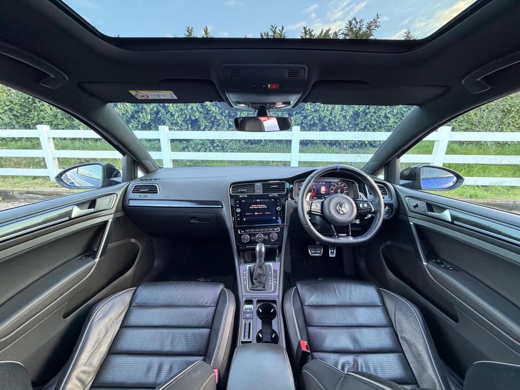 2019 Volkswagen Golf thumbnail 19