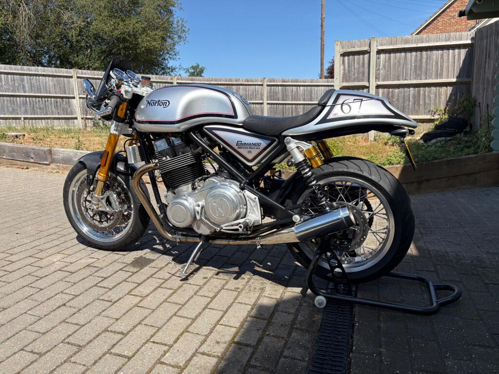 Norton Commando 961