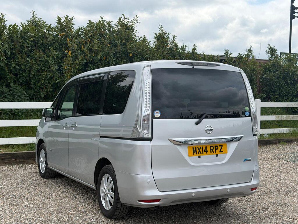2014 Nissan Serena thumbnail 9