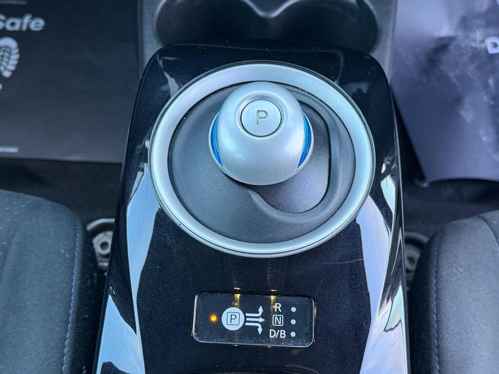 2017 Nissan Leaf thumbnail 30