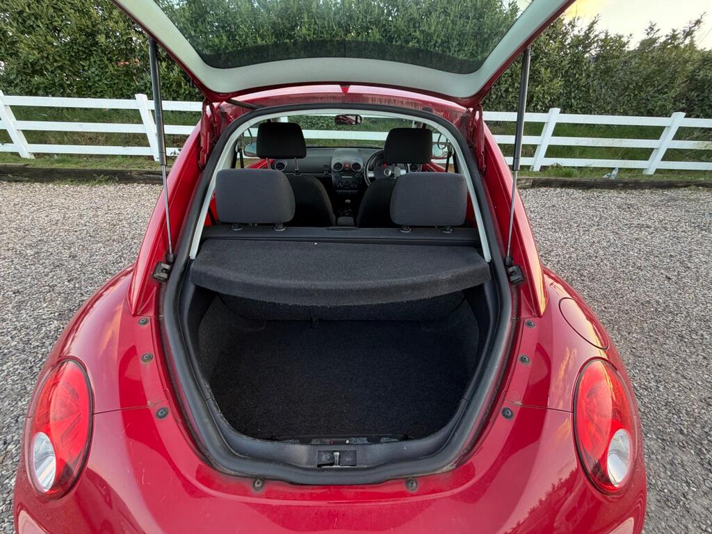 2010 Volkswagen Beetle thumbnail 21