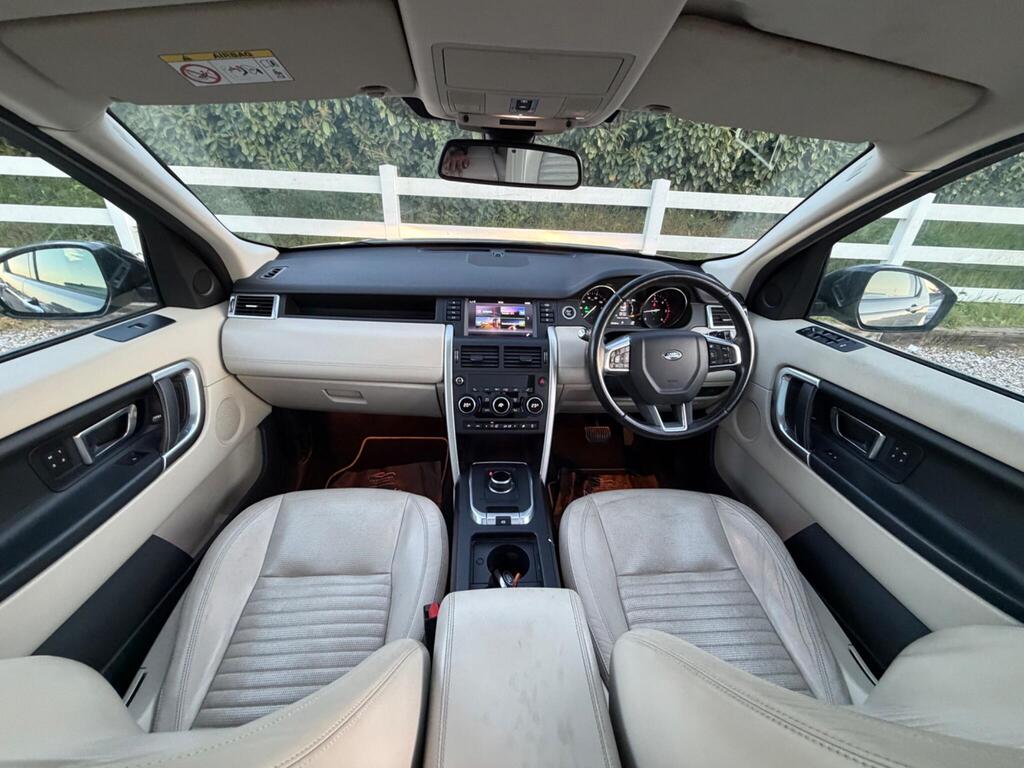 2017 Land Rover Discovery Sport thumbnail 15