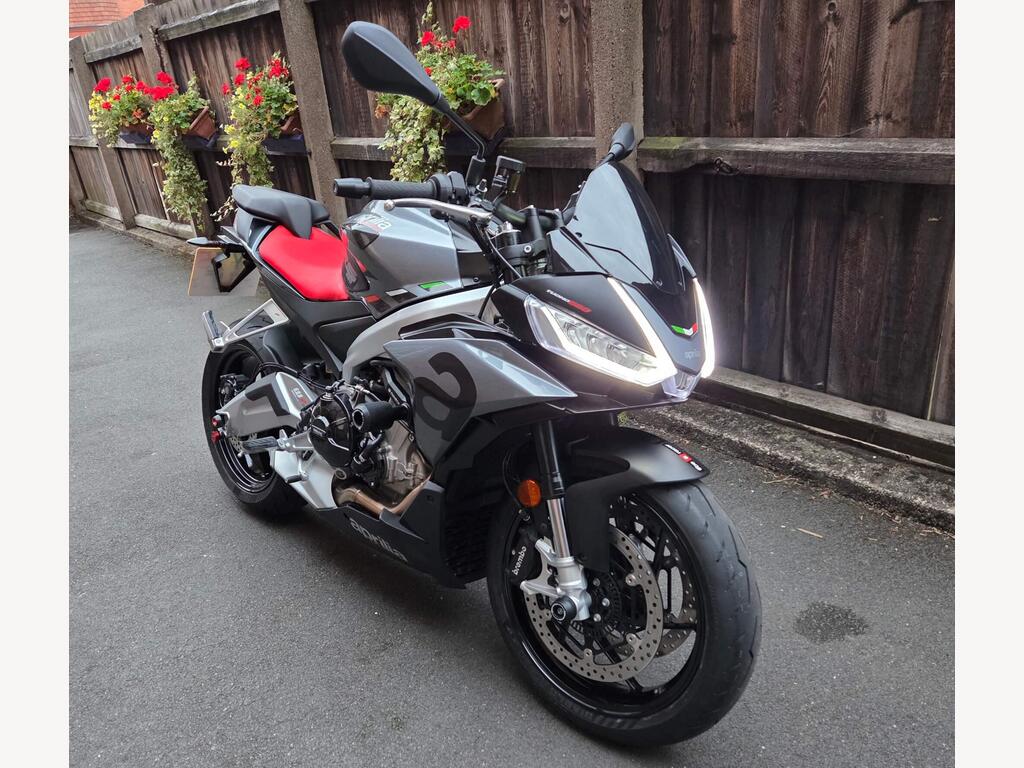 Aprilia Tuono 660