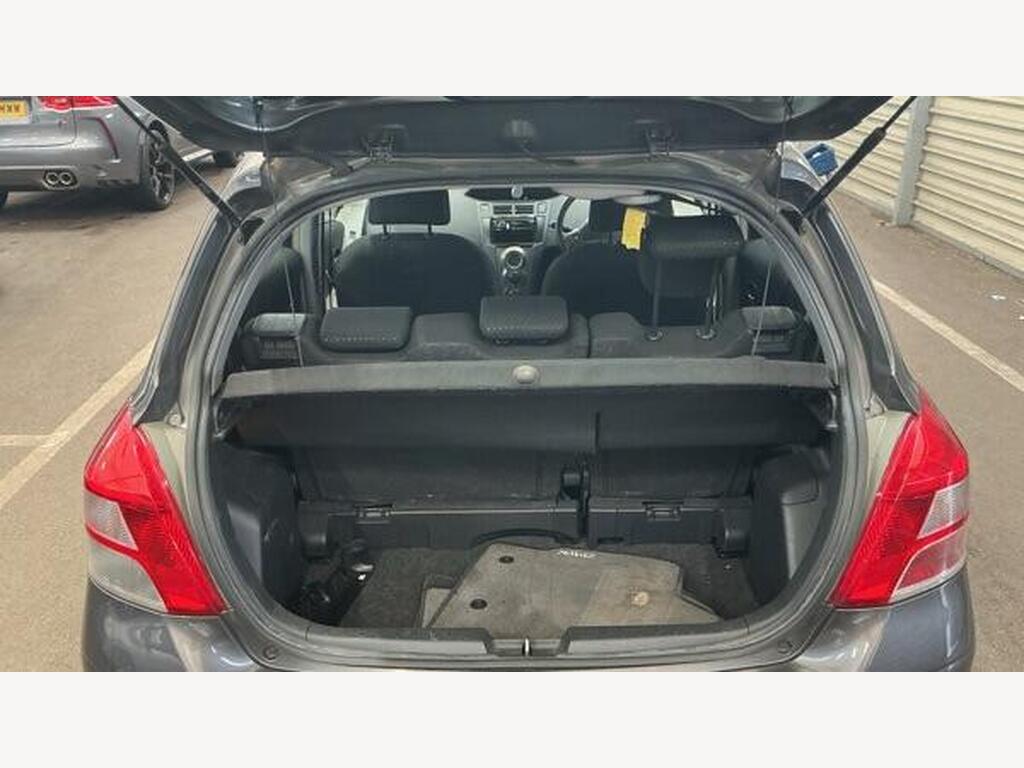 2011 Toyota Yaris thumbnail 13