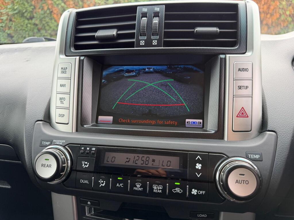 2010 Toyota Land Cruiser thumbnail 43