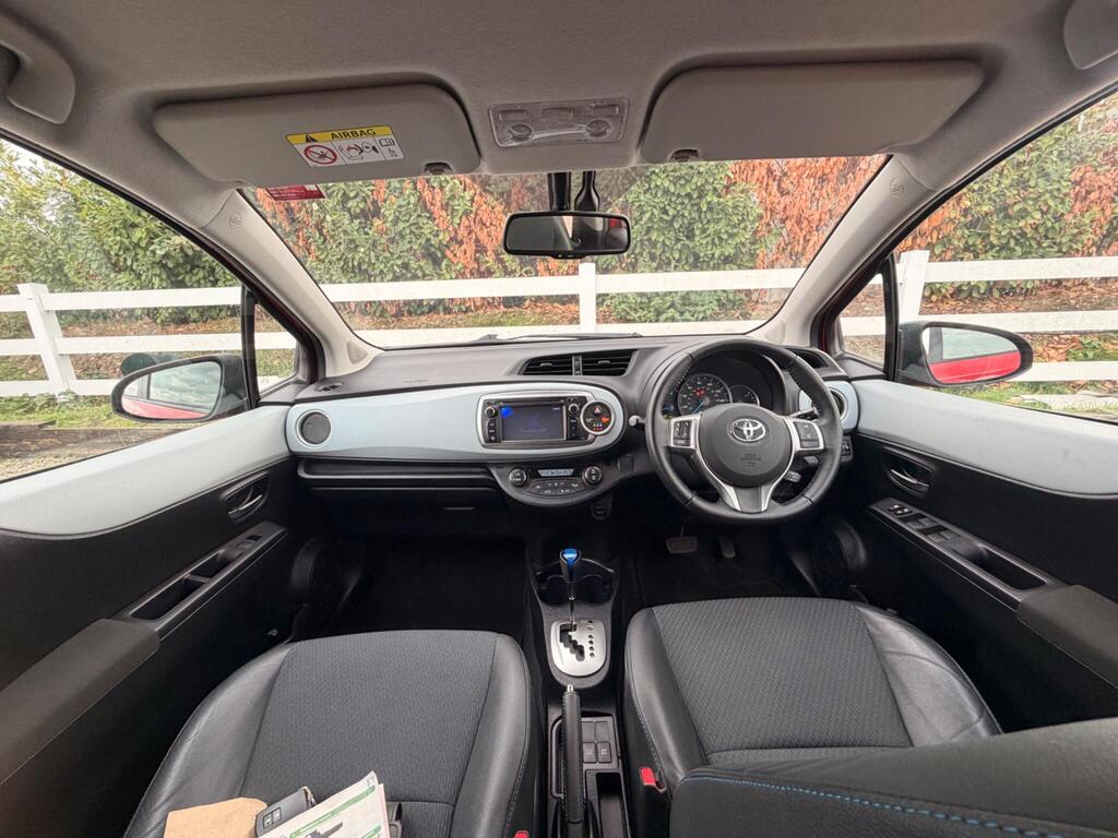 2014 Toyota Yaris thumbnail 2